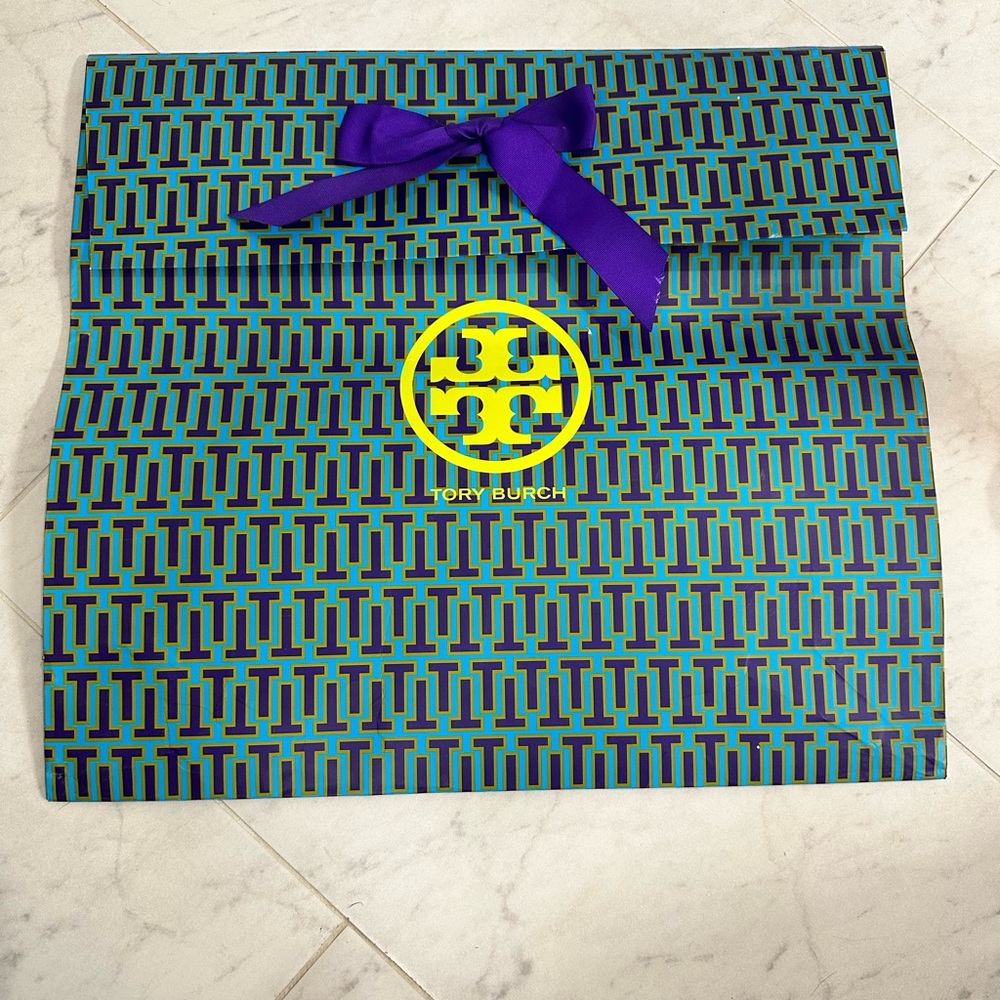 Large Tory Burch retail bag and dust bag set, never used ❤️